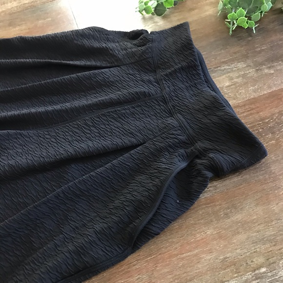 lululemon ‘Can You Feel The Pleat’ Pants (size 0) - Picture 3 of 8